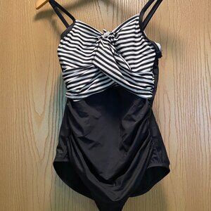 Embrace Your Curves Figure Flattering One Piece Swimsuit Sz Large
